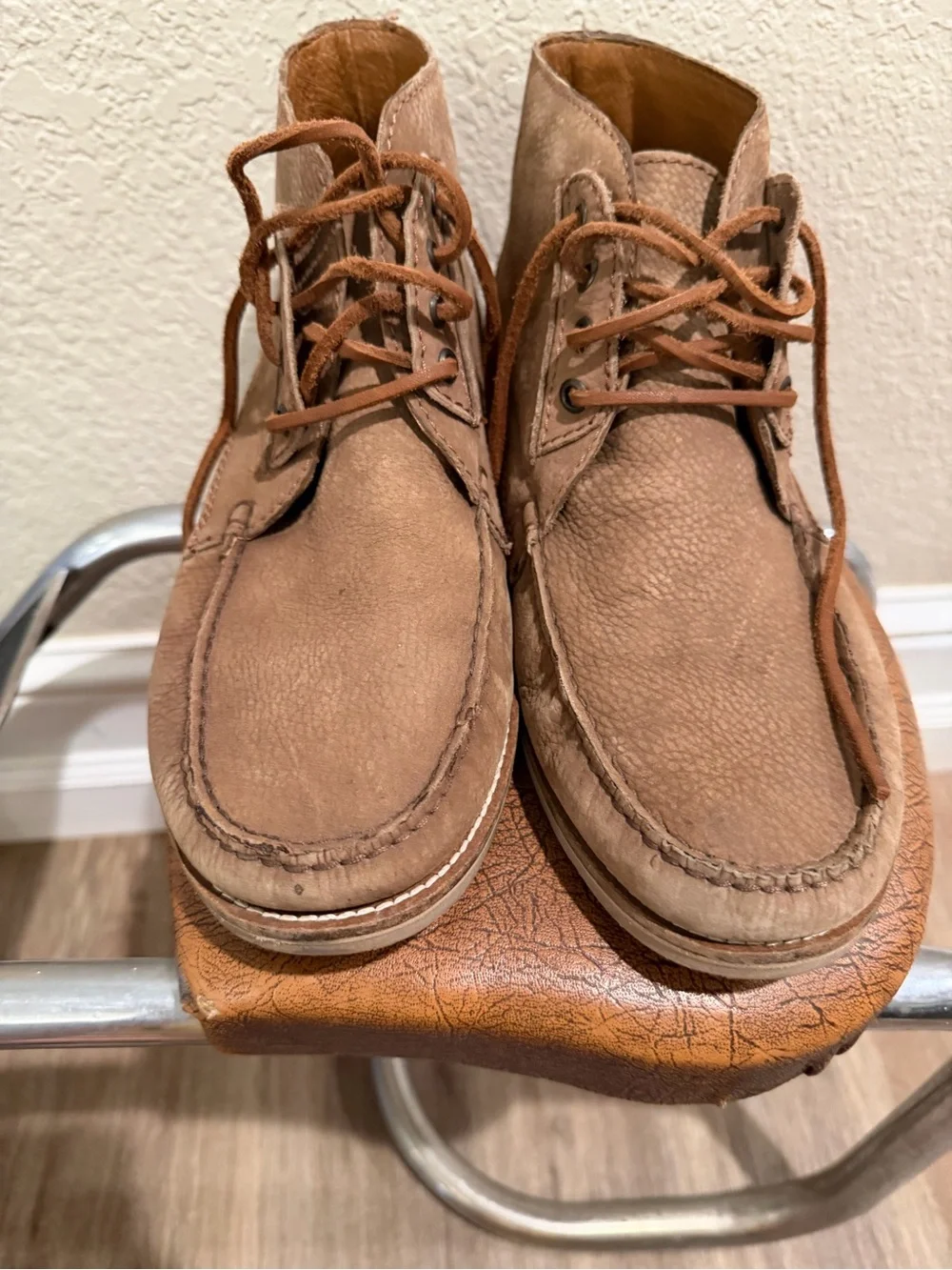 Men's Tan Suede Chukka Hari Mari Boots with Lace-Up Closure